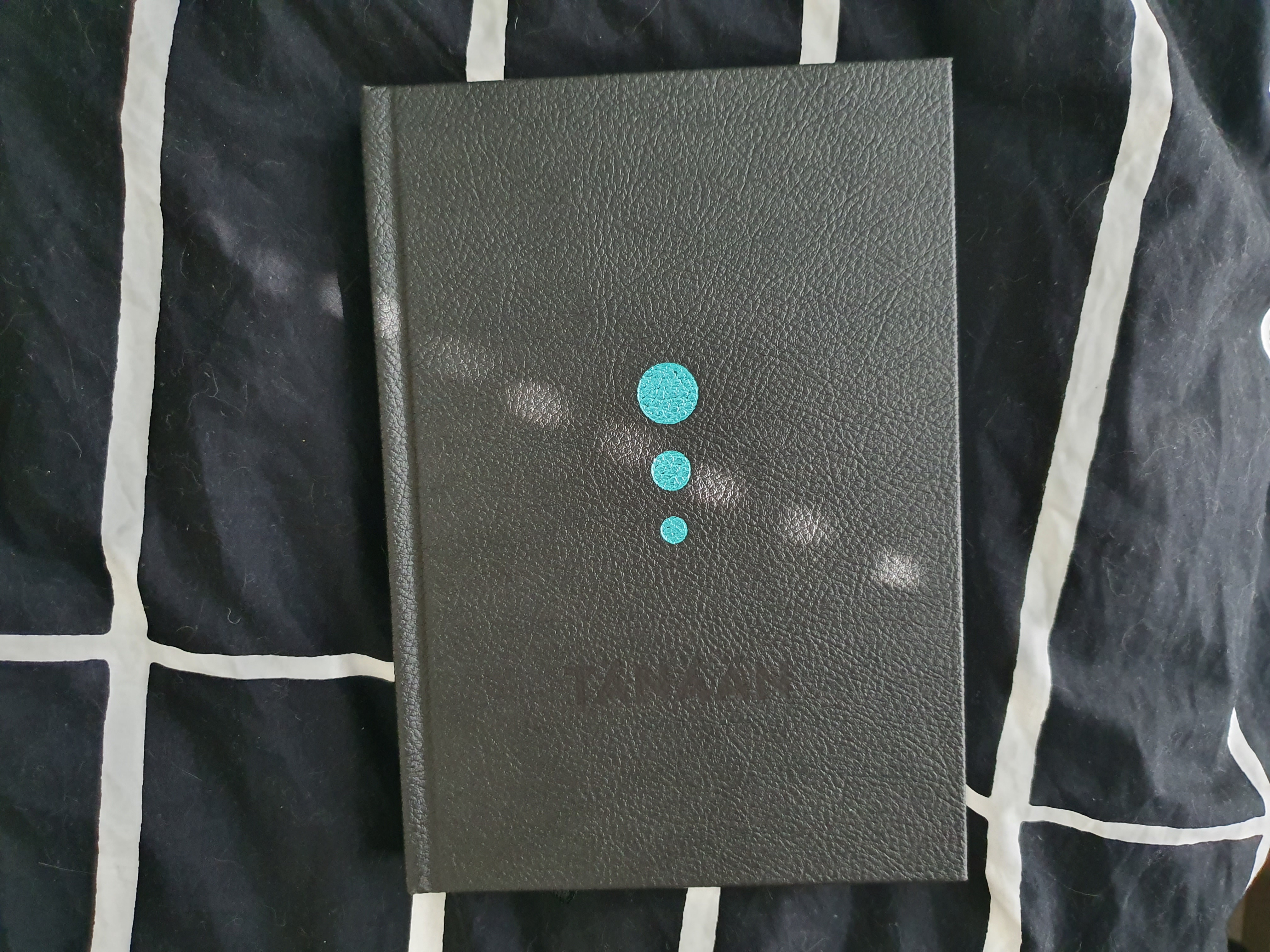 Tänään -työkalukirjan kannen on suunnitellut Sonja Eid. 