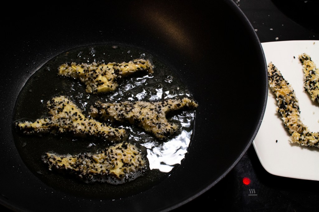 lampaankääpäpihvit  valmistumassa