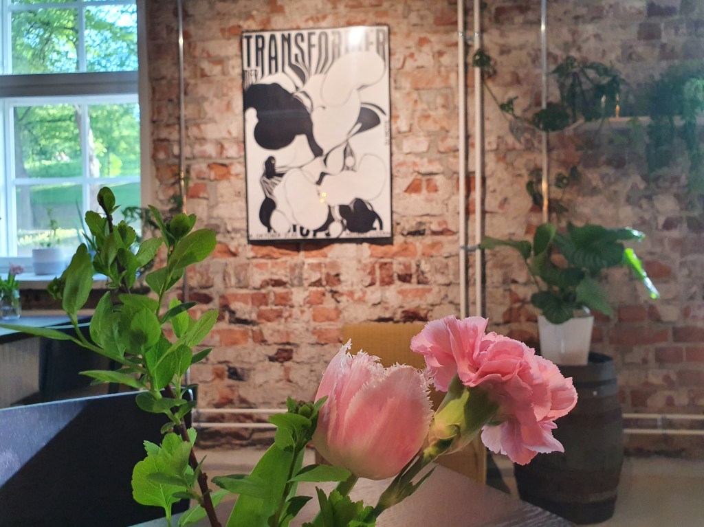 Kahiwa Coffee & Wine interiööriä